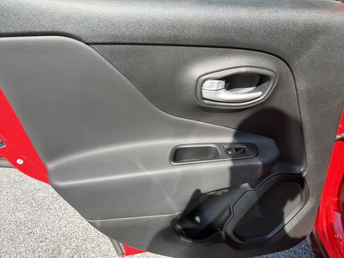 Used 2023 Jeep Renegade Latitude AWD/4WD image 24