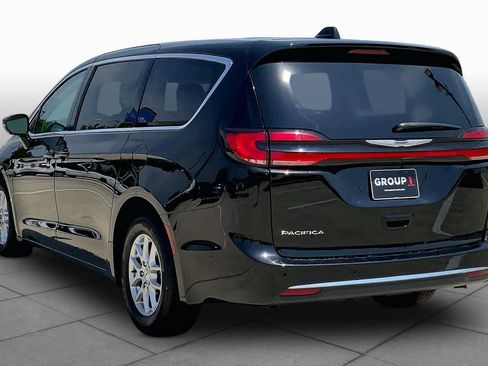 Used 2024 Chrysler Pacifica Touring-L FWD image 12