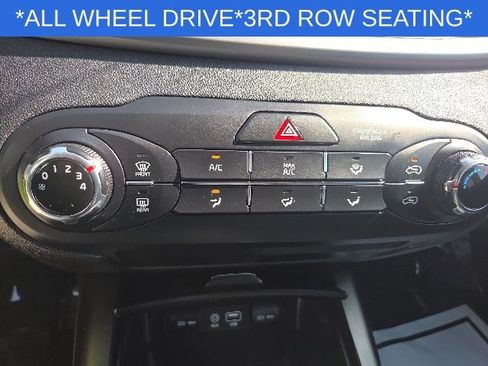 Used 2020 Kia Sorento LX AWD/4WD image 35