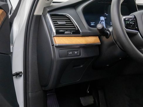 Used 2024 Volvo XC90 T8 Plus image 19