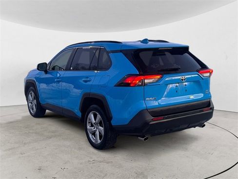 Used 2021 Toyota RAV4 XLE Premium image 3