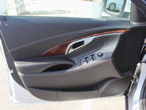 Used 2011 Buick LaCrosse CXL AWD/4WD image 12