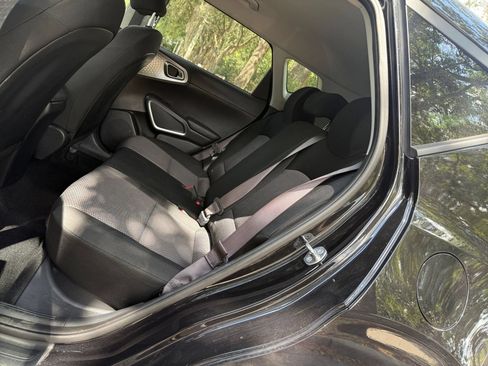 Used 2025 Kia Soul LX w/ LX Technology Package FWD image 23
