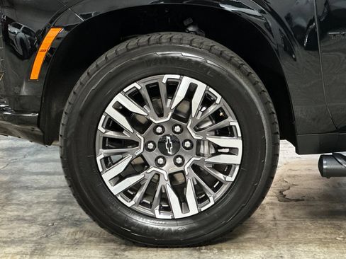 Used 2025 Chevrolet Tahoe Z71 AWD/4WD image 27
