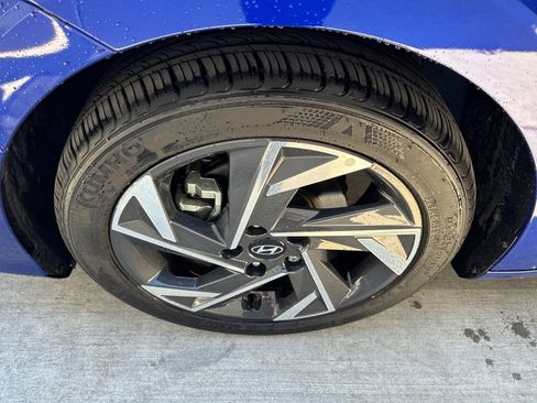 Certified 2025 Hyundai Elantra Sport image 19