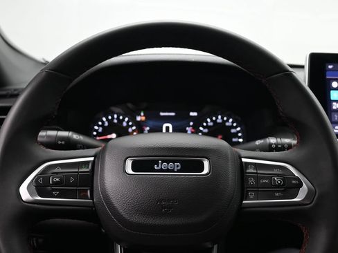 Used 2025 Jeep Compass Trailhawk AWD/4WD image 12