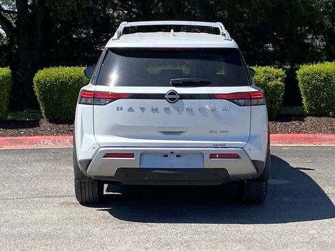 Used 2025 Nissan Pathfinder SL AWD/4WD image 5