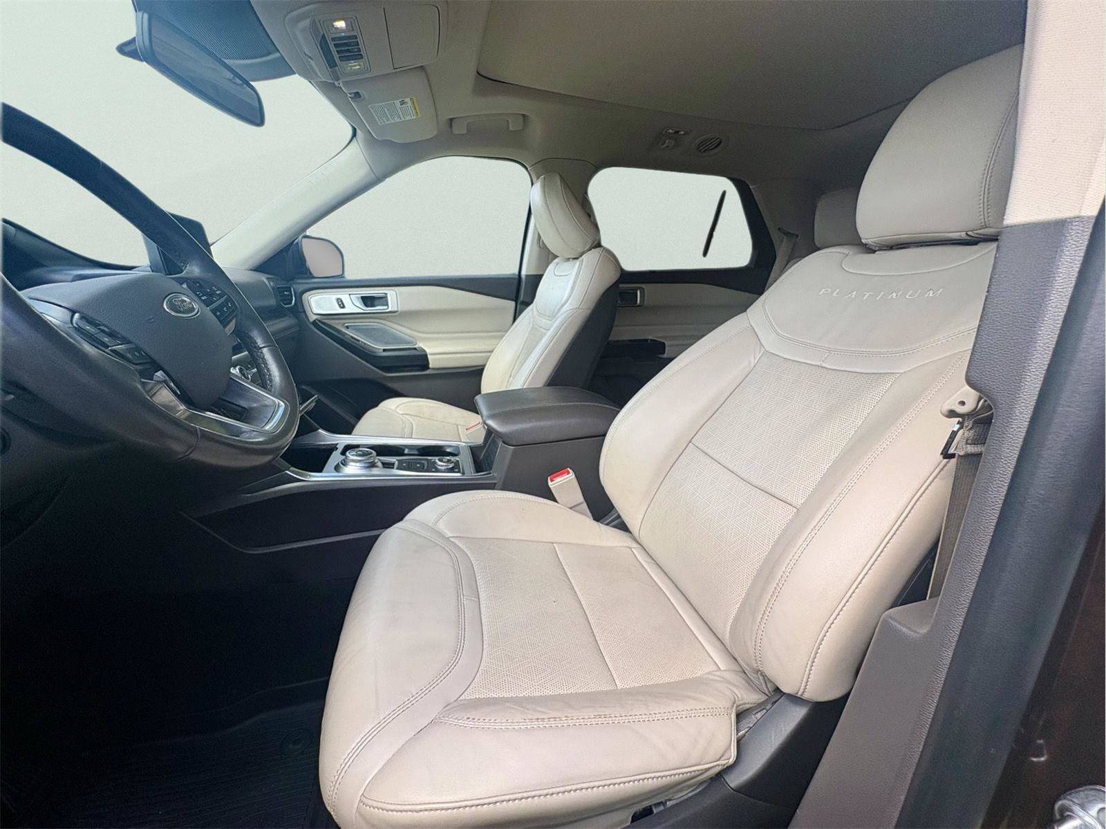 Used 2020 Ford Explorer Platinum w/ Premium Technology Package AWD/4WD image 16
