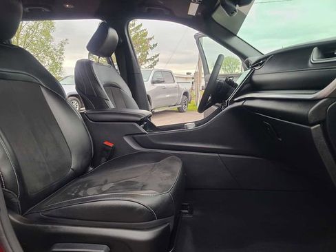 Used 2024 Jeep Grand Cherokee L Laredo AWD/4WD image 21