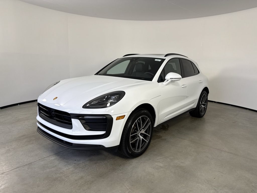 Certified 2025 Porsche Macan AWD/4WD image 1