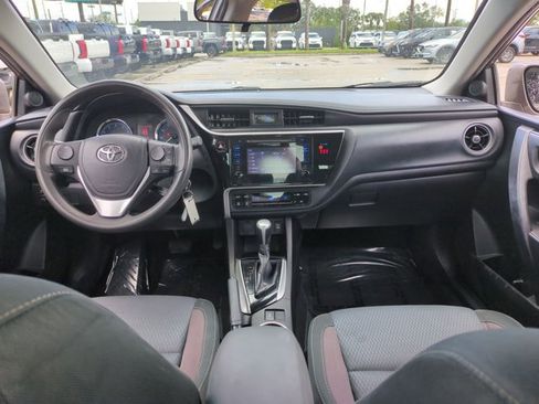 Used 2018 Toyota Corolla LE image 15
