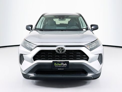 Used 2020 Toyota RAV4 LE image 2
