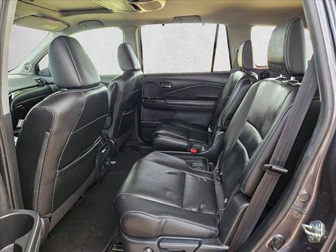 Used 2021 Honda Pilot Touring image 19