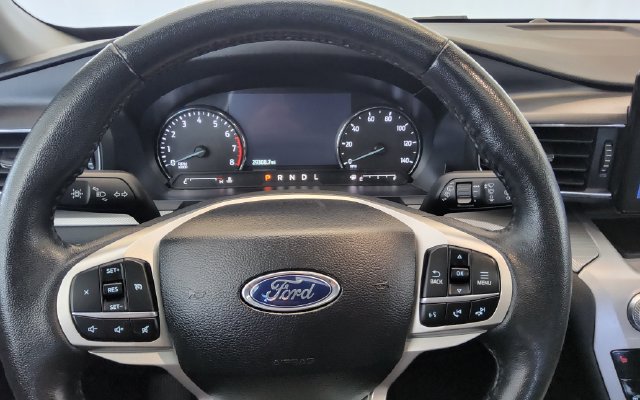 Used 2024 Ford Explorer XLT w/ Equipment Group 202A AWD/4WD image 8