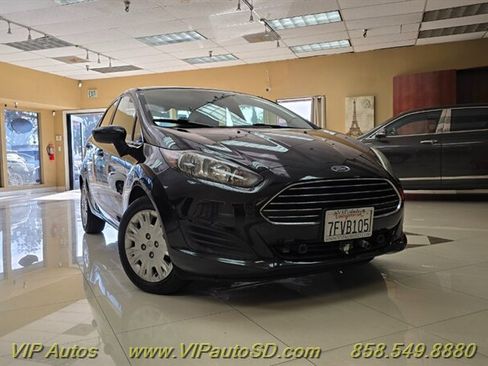 Used 2018 Ford Focus SE image 1