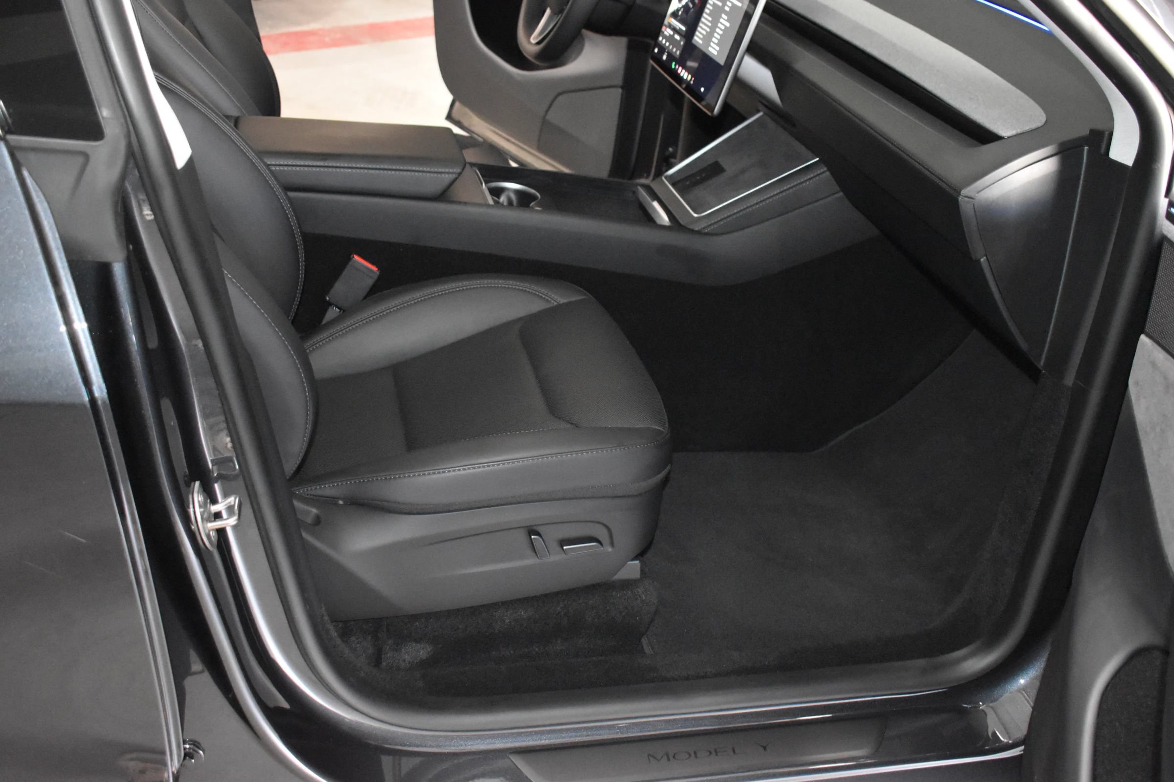 Used 2026 Tesla Model Y 2WD image 18