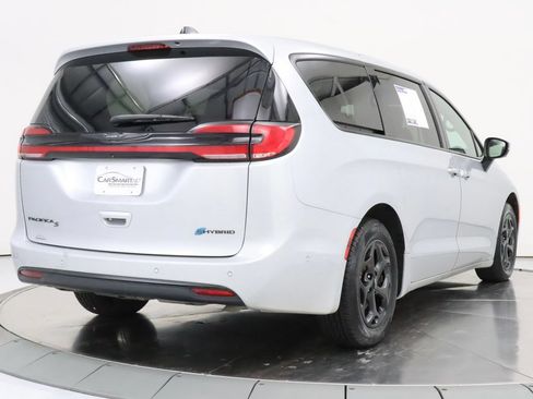 Used 2023 Chrysler Pacifica Touring-L w/ S Appearance Package FWD image 5
