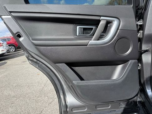 Used 2019 Land Rover Discovery Sport SE image 26