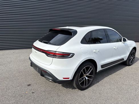 Certified 2022 Porsche Macan image 9