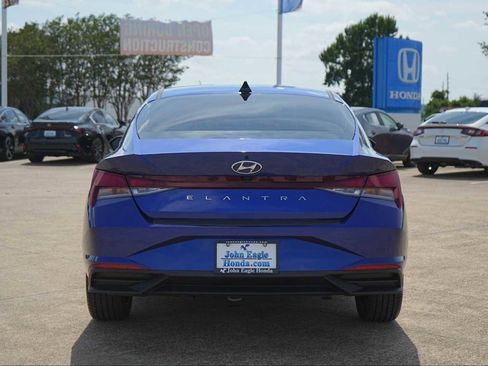 Used 2023 Hyundai Elantra SEL w/ Convenience Package FWD image 5