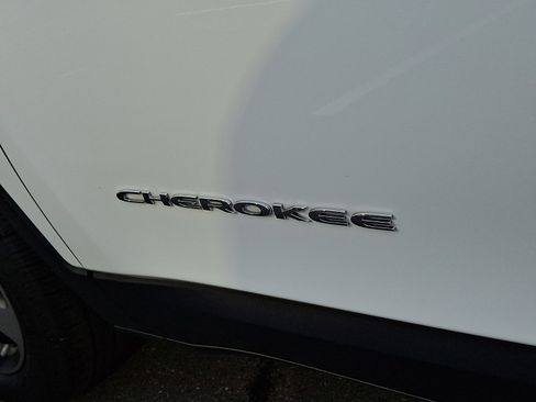 Used 2021 Jeep Cherokee Limited w/ Elite Package image 31