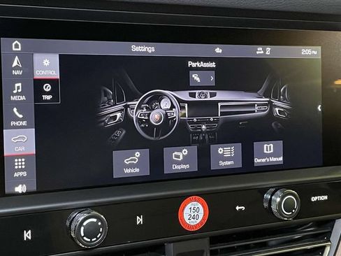Certified 2026 Porsche Macan AWD/4WD image 30