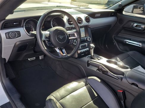 Used 2017 Ford Mustang Premium image 9