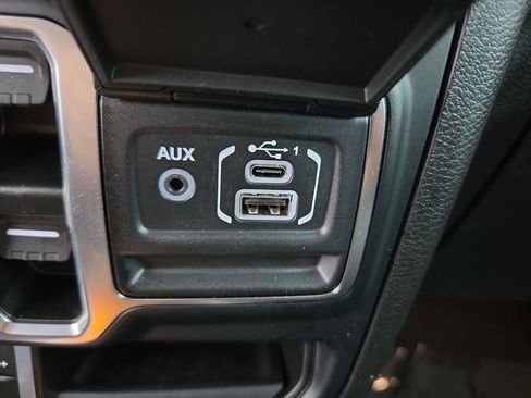 Used 2023 Jeep Gladiator Mojave AWD/4WD image 25