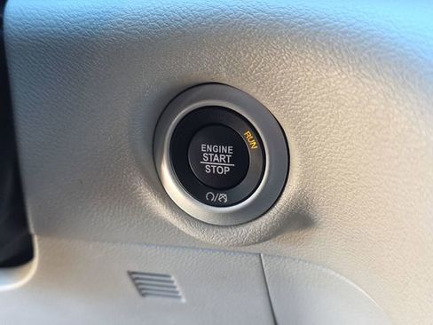 Used 2024 Chrysler Pacifica Touring-L image 34