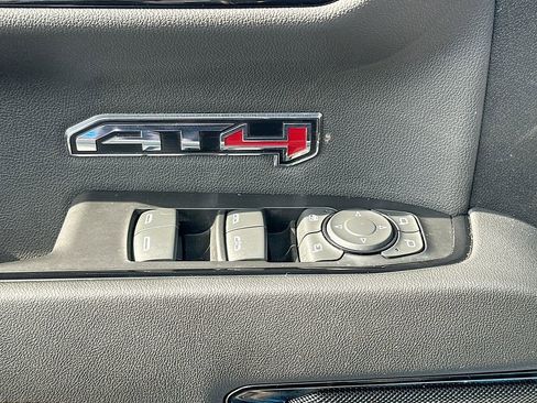 Used 2023 GMC Sierra 1500 AT4 w/ Technology Package AWD/4WD image 18