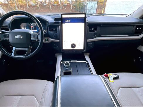 Certified 2023 Ford Expedition Platinum image 15