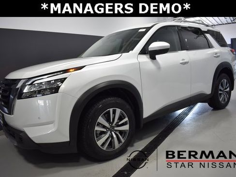 New 2025 Nissan Pathfinder SL image 1