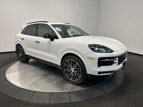 Certified 2024 Porsche Cayenne S image 9