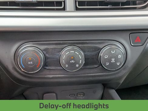 Used 2025 Chevrolet Trax LS FWD image 21