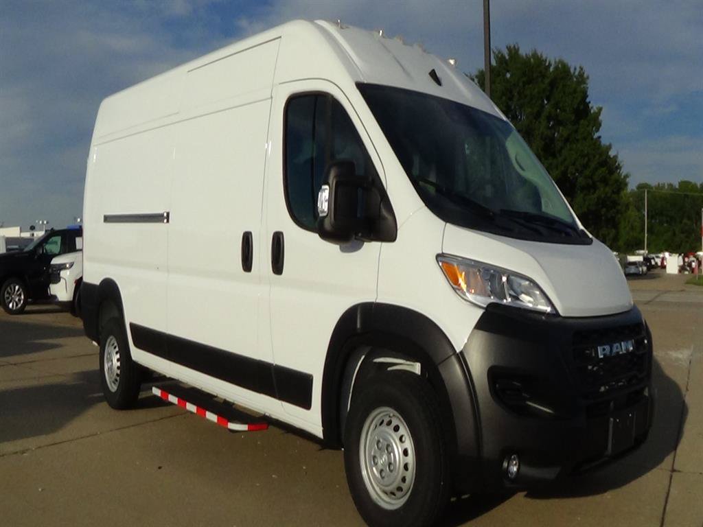 Used 2025 RAM ProMaster 2500 w/ Storage Group FWD image 4