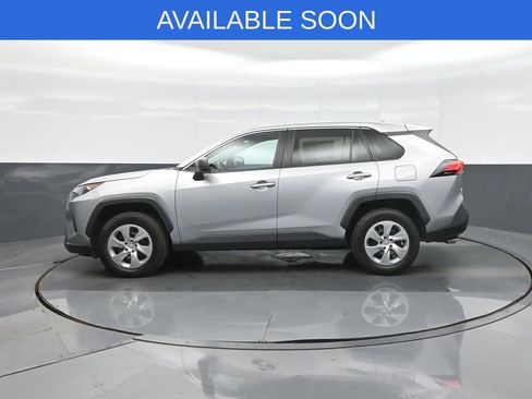 Used 2022 Toyota RAV4 LE image 4