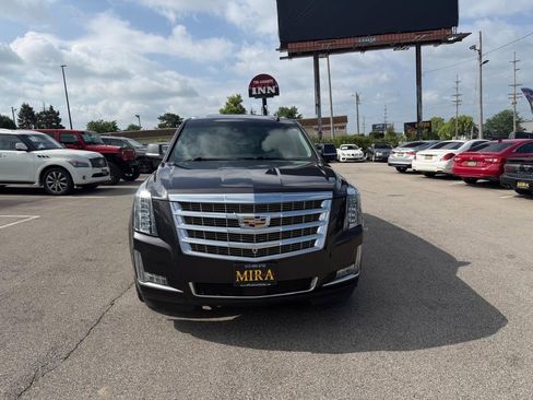 Used 2018 Cadillac Escalade ESV Premium Luxury AWD/4WD image 7