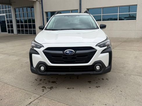 Used 2025 Subaru Outback Premium AWD/4WD image 2