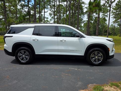 Used 2026 Chevrolet Traverse LT w/ Driver Confidence Package FWD image 6