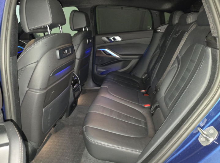 Used 2022 BMW X6 xDrive40i w/ Executive Package AWD/4WD image 8