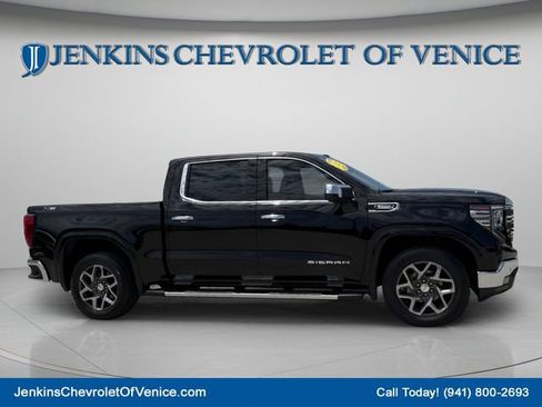 Used 2023 GMC Sierra 1500 SLT w/ SLT Premium Package AWD/4WD image 3