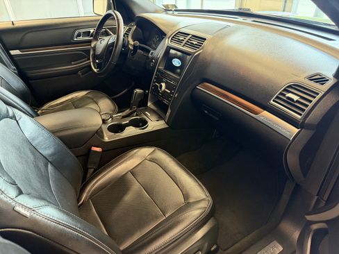 Used 2017 Ford Explorer Limited AWD/4WD image 13