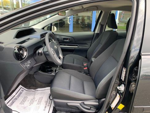 Used 2017 Toyota Prius C Two FWD image 8
