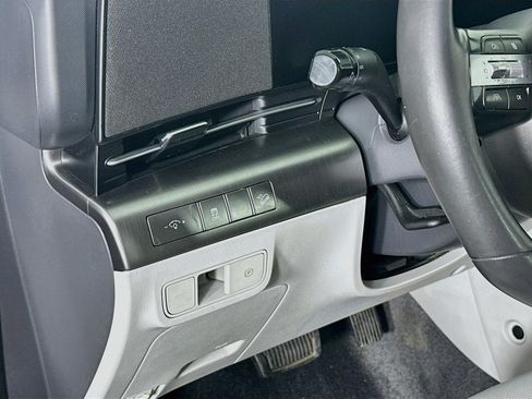 Used 2025 Hyundai Kona SEL FWD image 17