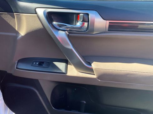 Used 2022 Lexus GX 460 Premium w/ Premium Package image 15