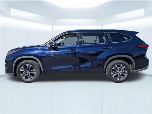 Used 2020 Toyota Highlander XLE image 2