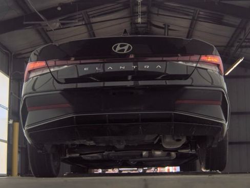 Certified 2025 Hyundai Elantra SEL FWD image 7