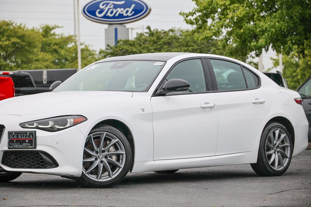 Used 2024 Alfa Romeo Giulia Ti AWD/4WD image 20