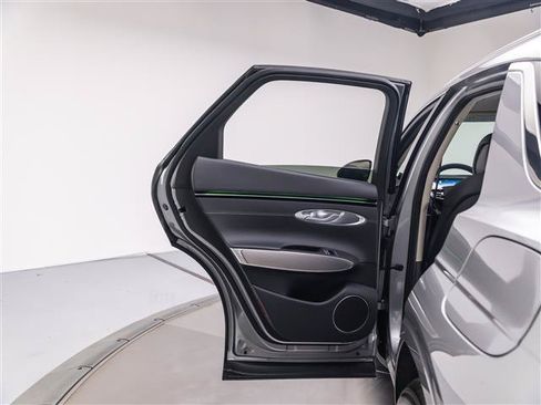 New 2026 Genesis GV70 2.5T Select AWD/4WD image 31