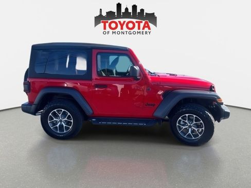 Used 2025 Jeep Wrangler Sport image 7